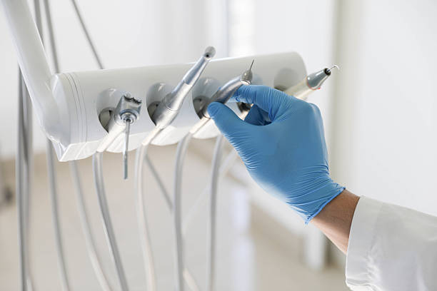 Professional Tooth Extraction technician working in Mound City, MO